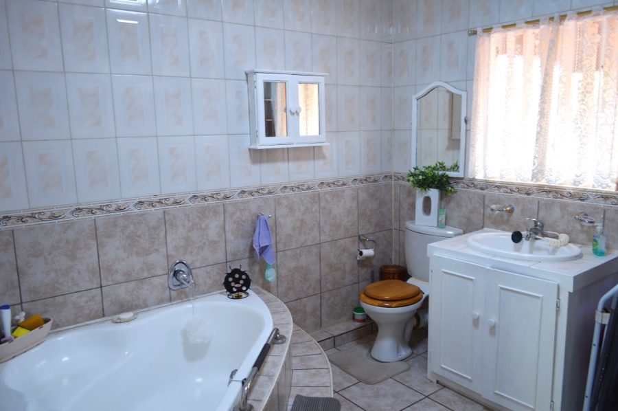 6 Bedroom Property for Sale in Doringkruin North West